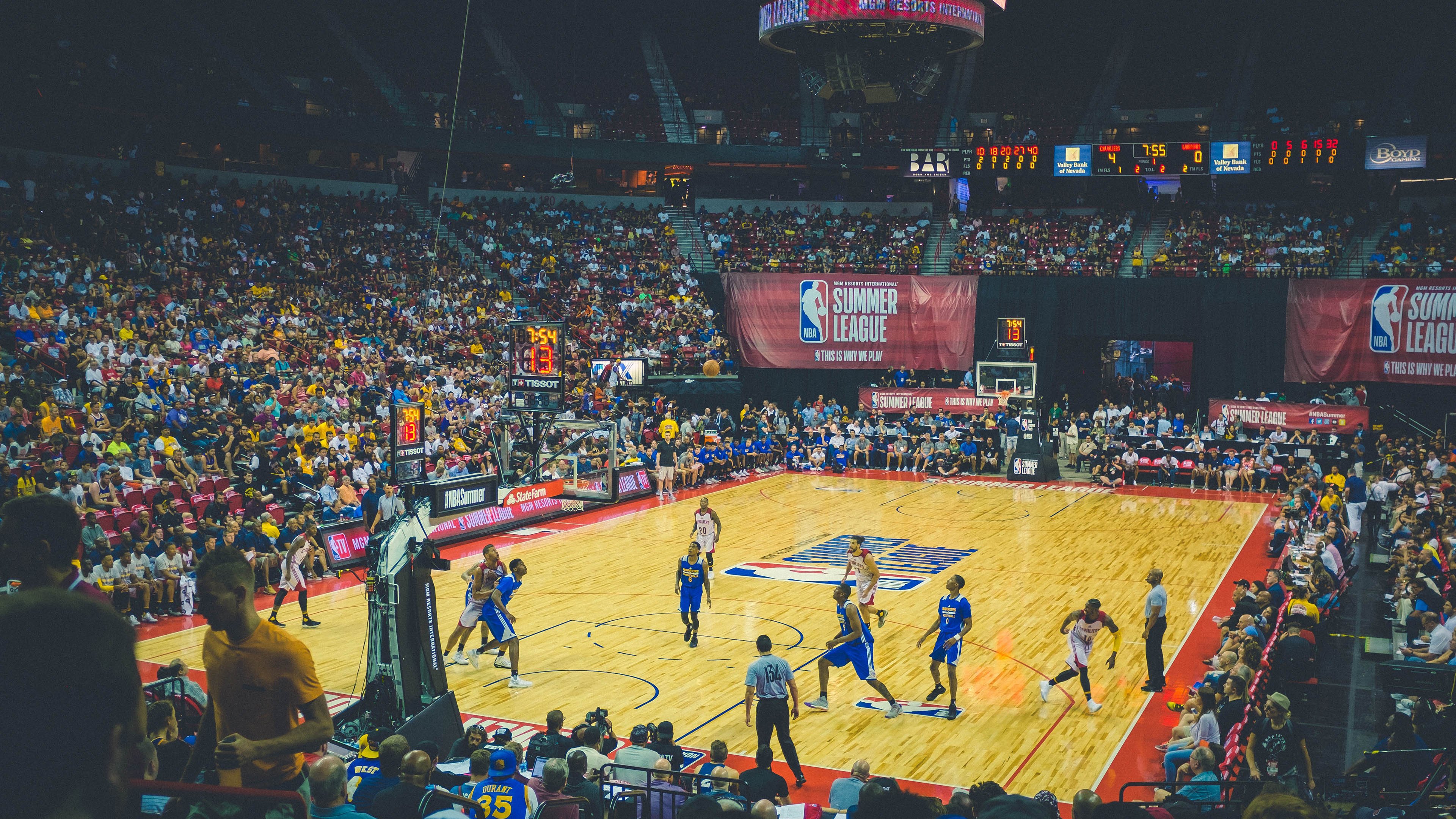 每日收盘：创业板杀跌，资金纷纷逃离高位，创业板每日涨跌幅限制是多少